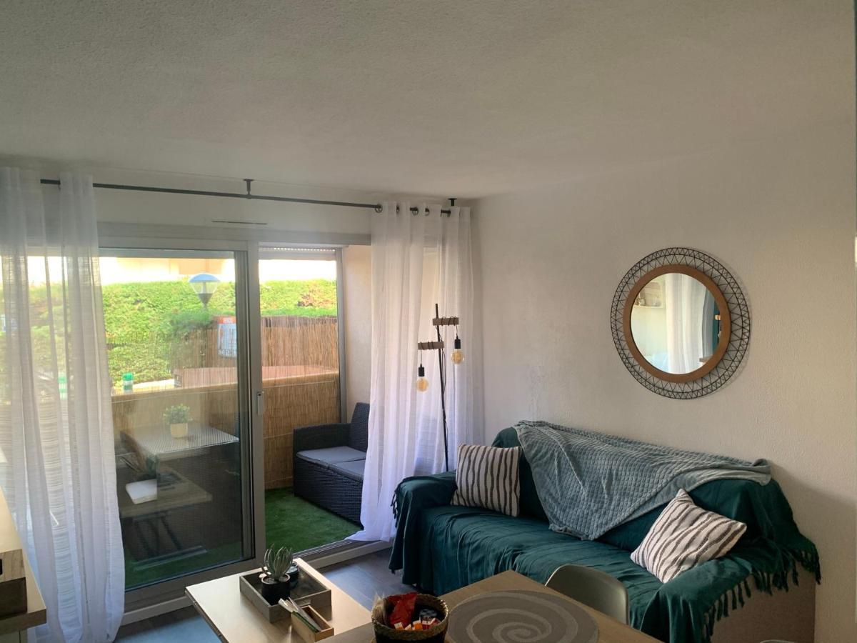 Chaleureux Appartement Face Au Port Sta Lucia, Tout A Pieds, Wifi Saint-Raphaël Kültér fotó