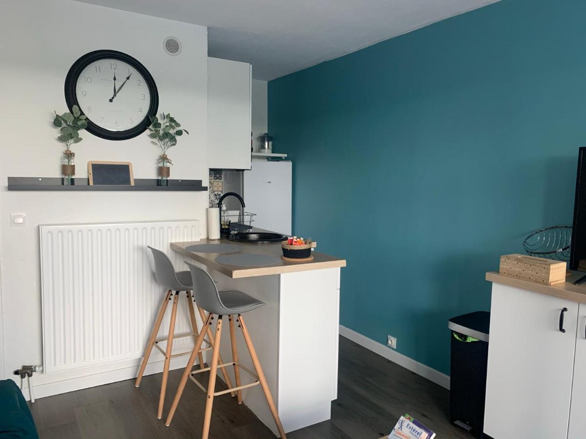 Chaleureux Appartement Face Au Port Sta Lucia, Tout A Pieds, Wifi Saint-Raphaël Kültér fotó
