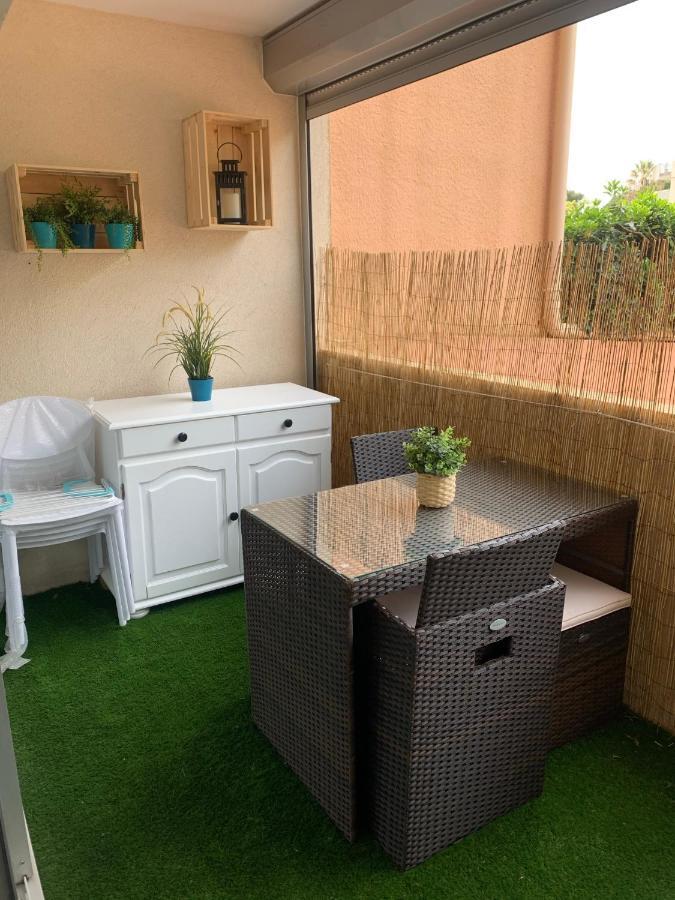 Chaleureux Appartement Face Au Port Sta Lucia, Tout A Pieds, Wifi Saint-Raphaël Kültér fotó
