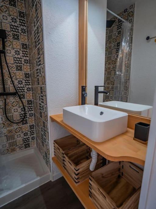 Chaleureux Appartement Face Au Port Sta Lucia, Tout A Pieds, Wifi Saint-Raphaël Kültér fotó