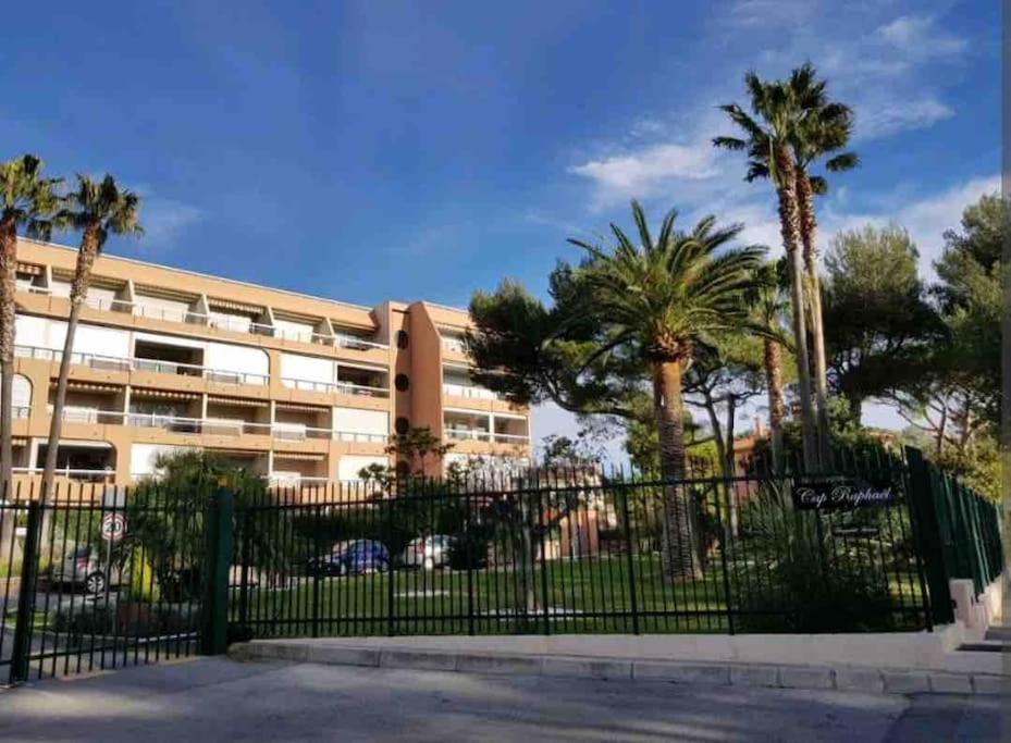 Chaleureux Appartement Face Au Port Sta Lucia, Tout A Pieds, Wifi Saint-Raphaël Kültér fotó