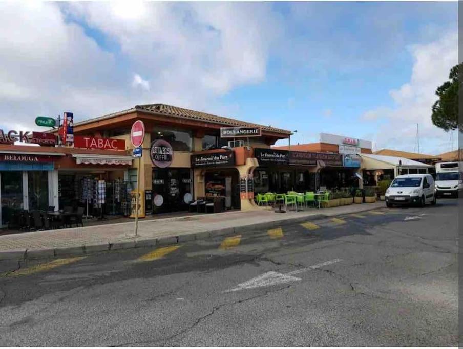Chaleureux Appartement Face Au Port Sta Lucia, Tout A Pieds, Wifi Saint-Raphaël Kültér fotó
